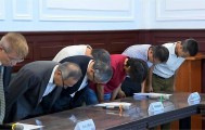 逼学生“抽血换学分”，台师大鞠躬道歉