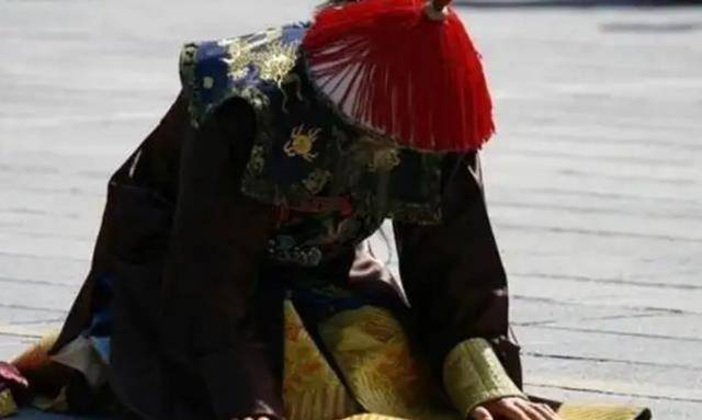 清朝官员退休工资，每年只有50两白银，换算成人民币是多少钱