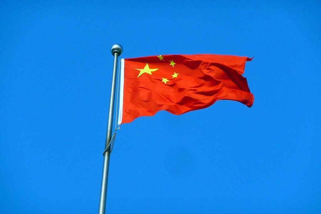 中国跃居头号外交大国，美国人破大防，怒斥美媒收人民币报假新闻