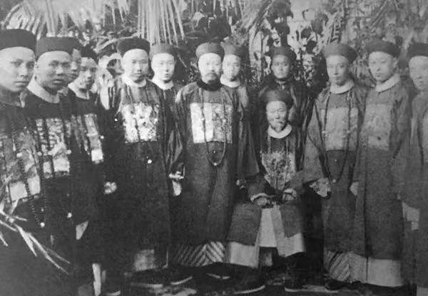 “中堂驾游”纪念币诉说历史：李鸿章出访欧美为何长吁短叹